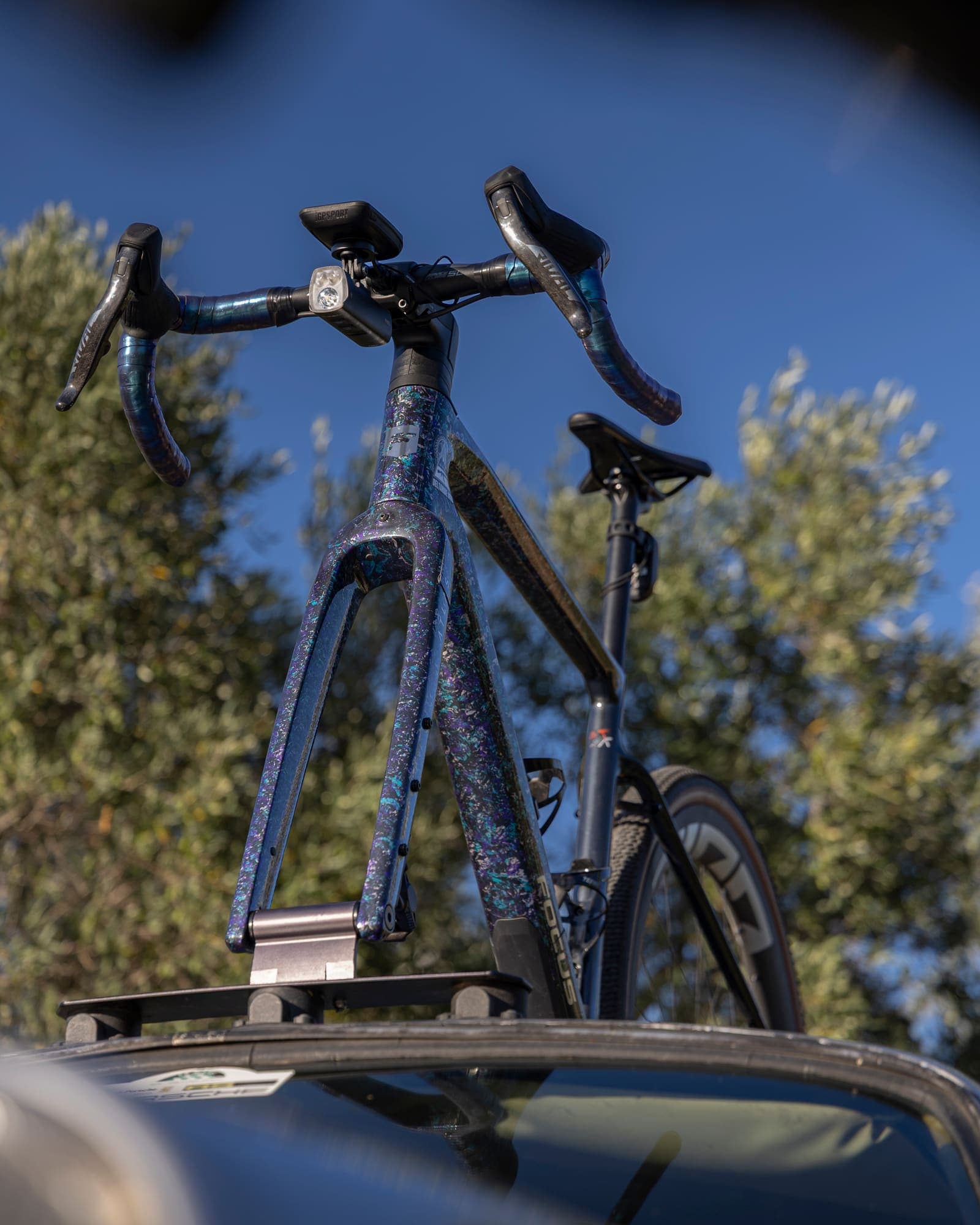 Cintre du Focus Atlas se découpant sur le ciel des Alpilles