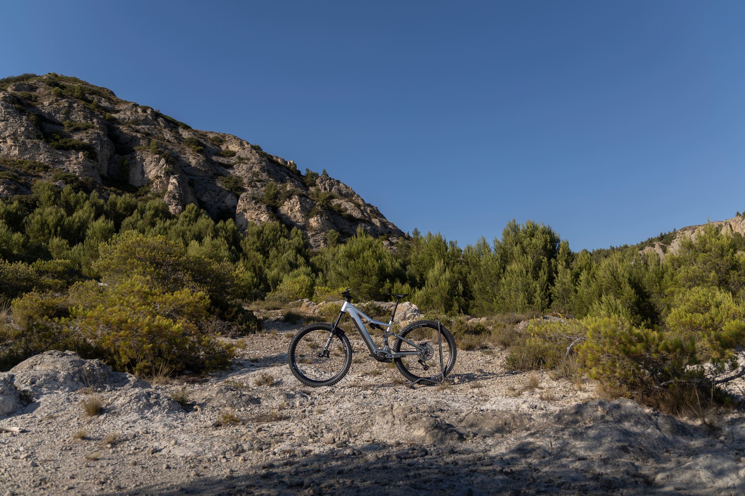 VTT électrique Focus au pied des Alpilles